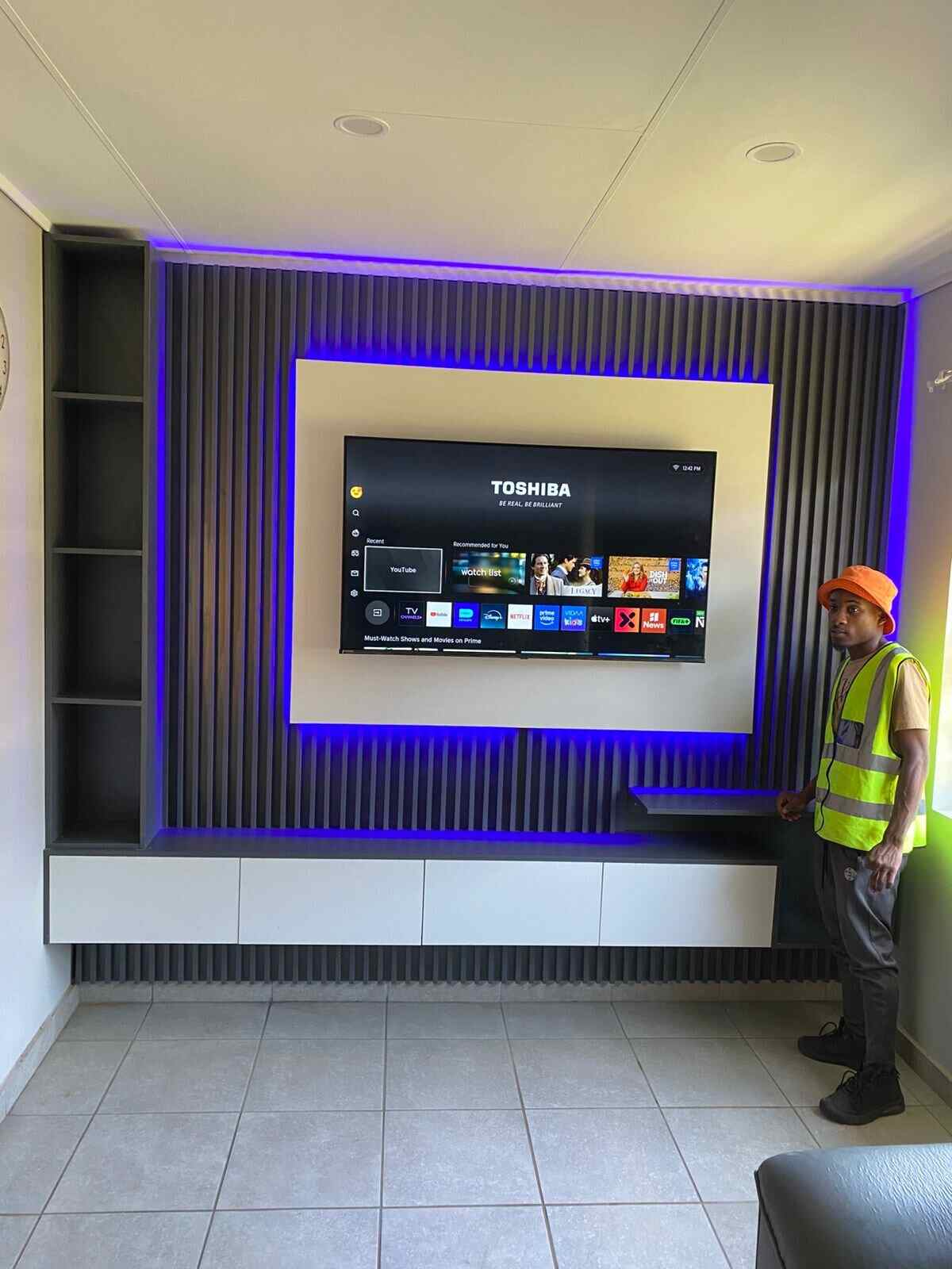 TV Stand with Scale